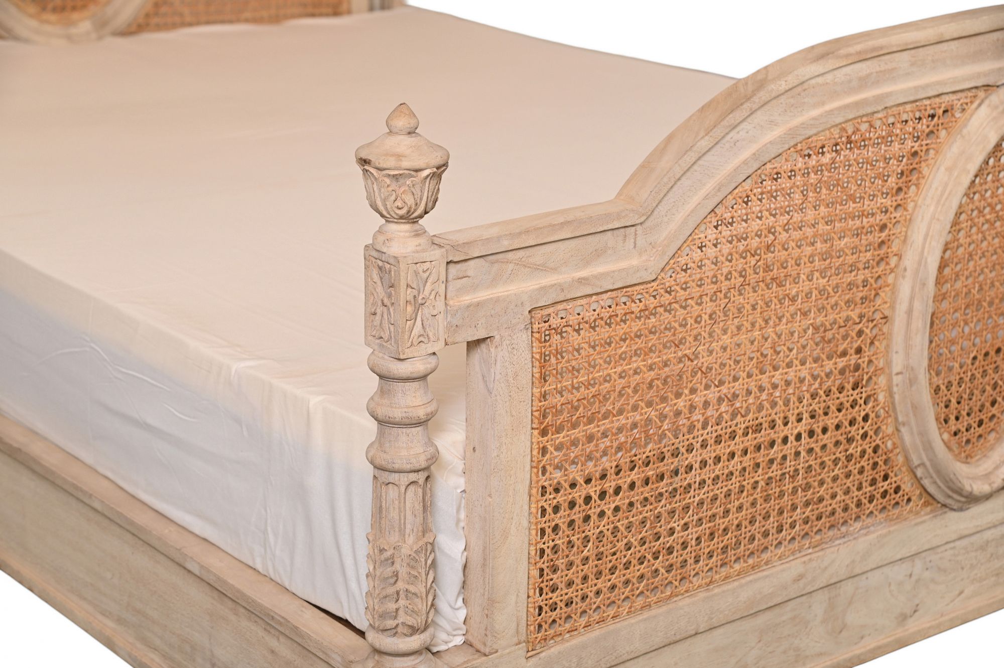 Charlotte rattan bed