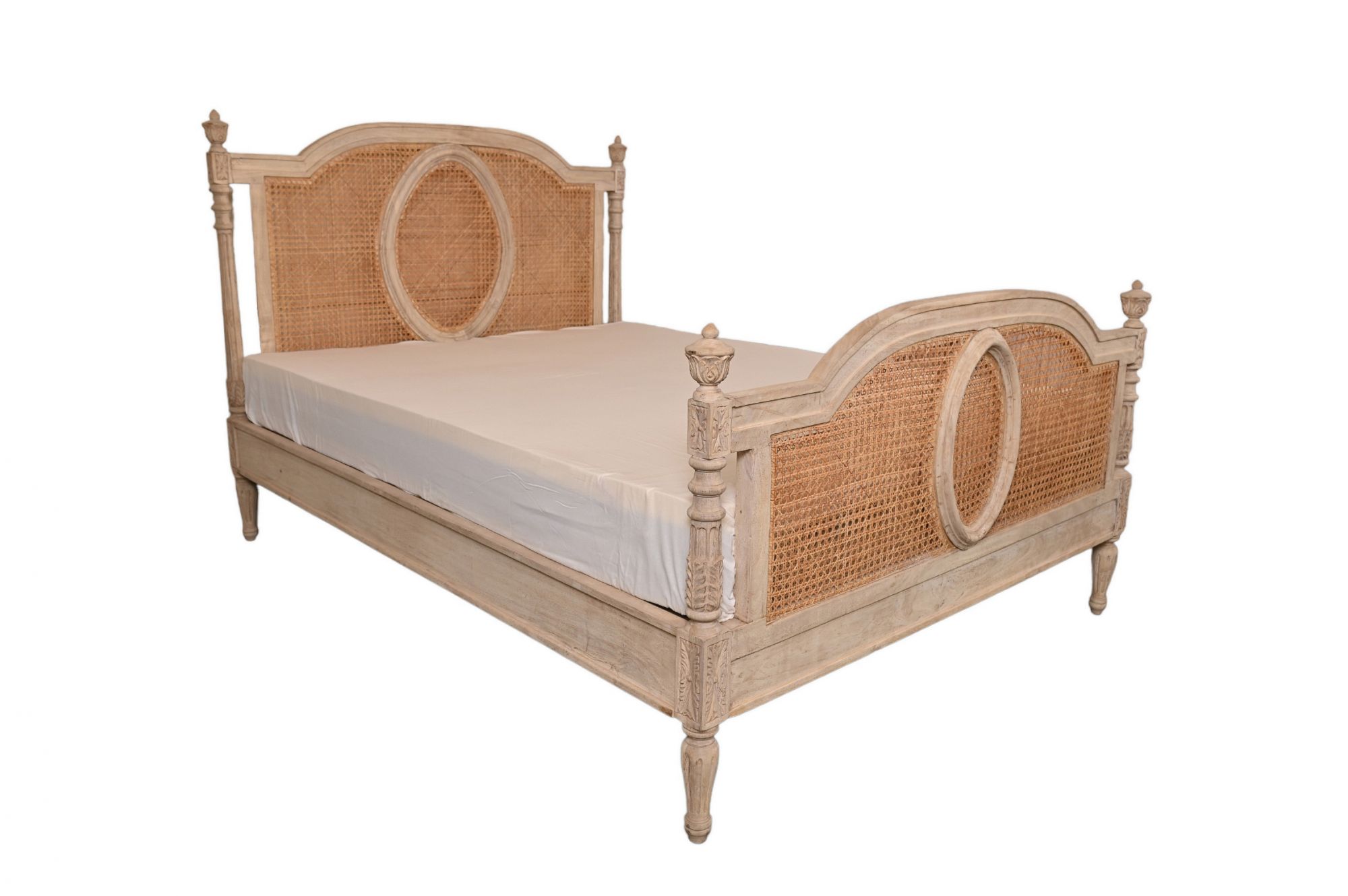 Charlotte rattan bed