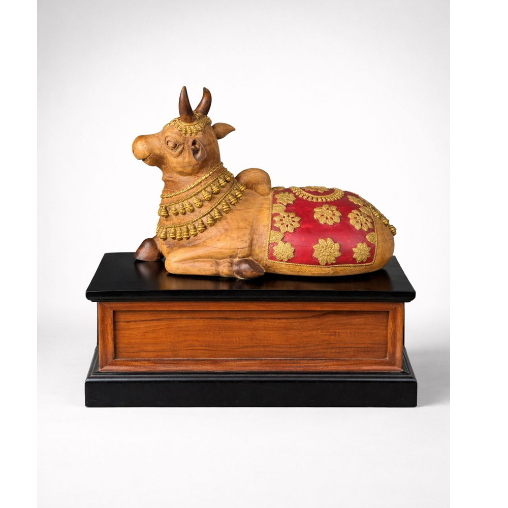 Nandi on pedestal