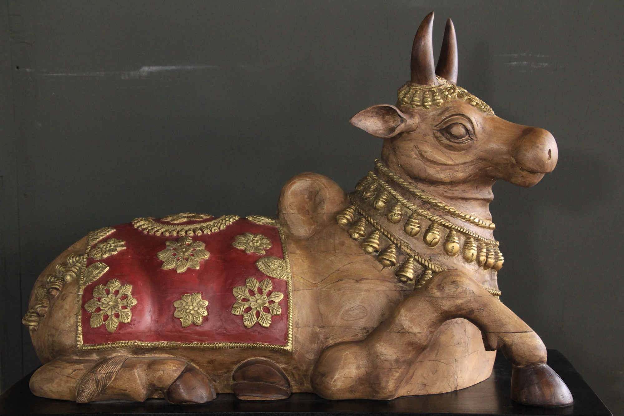 Nandi on pedestal