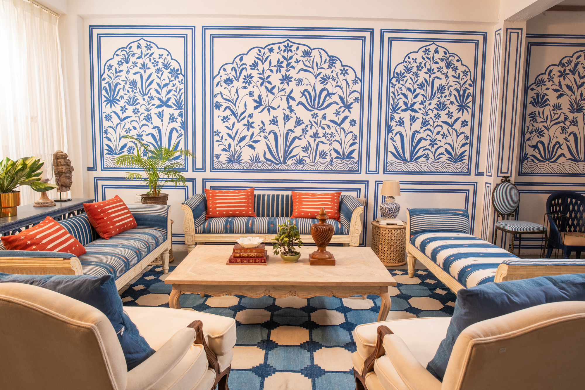 Provincial Fleur Wooden Urn