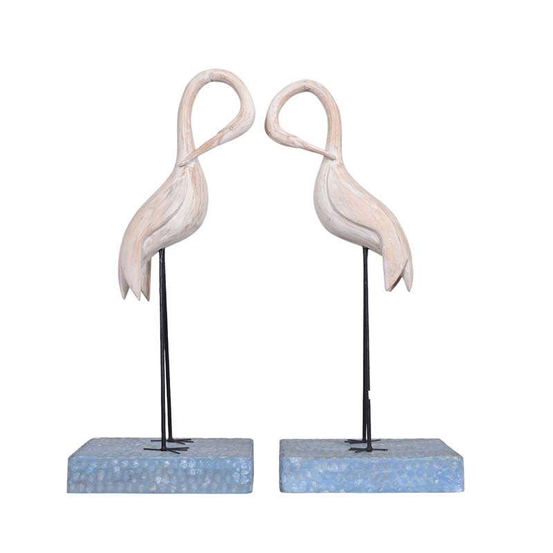 Wooden flamingos live size