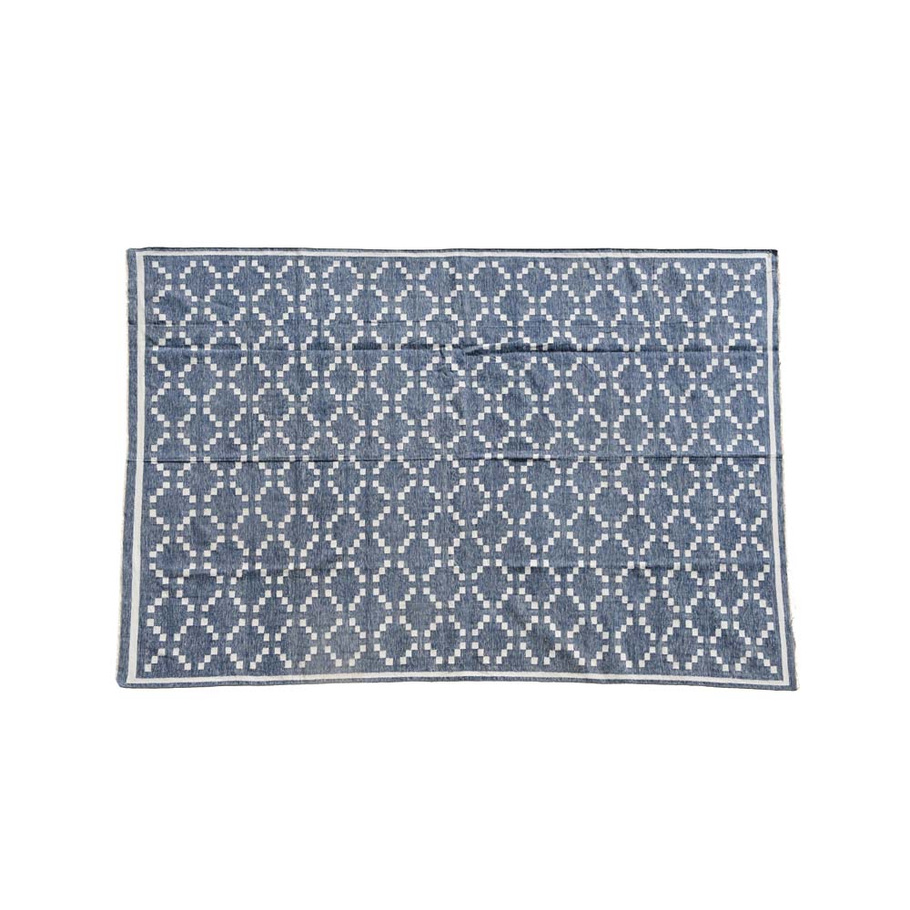 Geometric grey and white rug