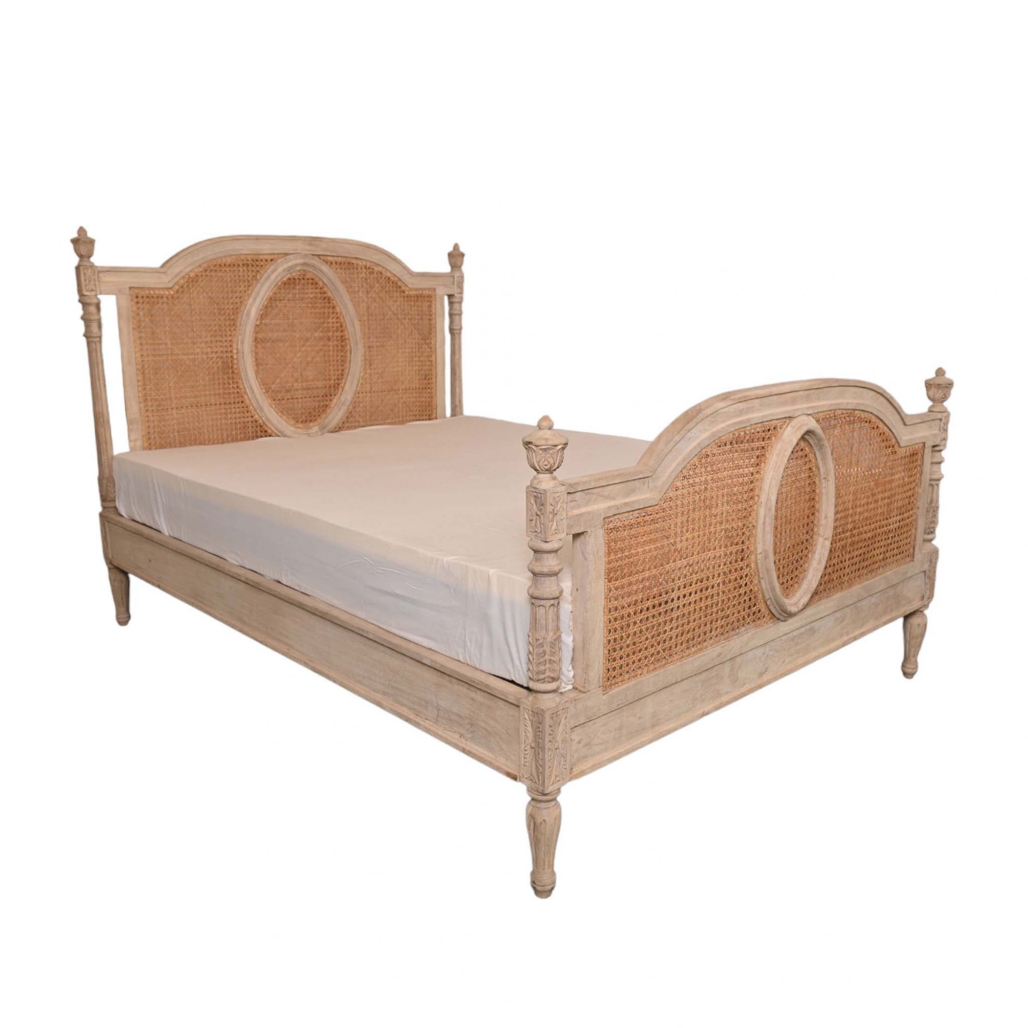 Charlotte rattan bed