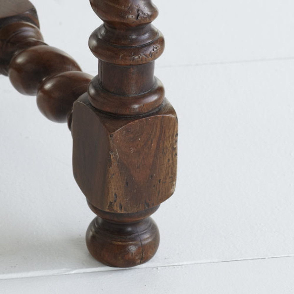 Barlet twist stool