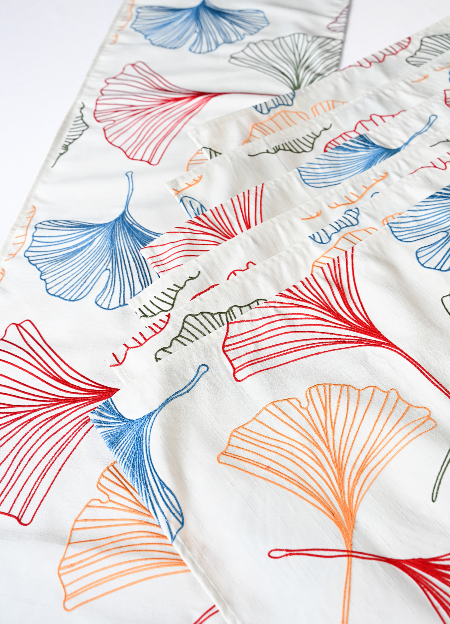 Ginkgo Garden Table Linen Set