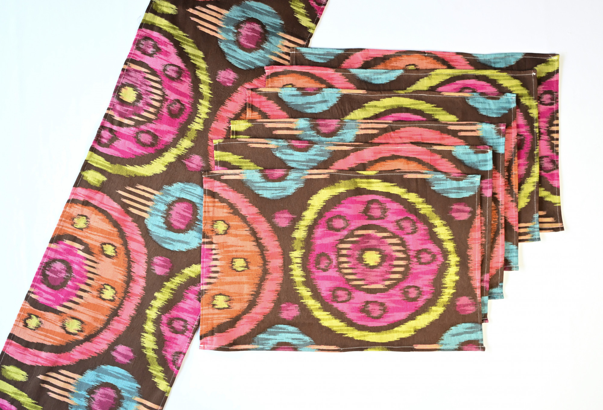 VIBRANT TRIBAL IKAT TABLE LINEN SET