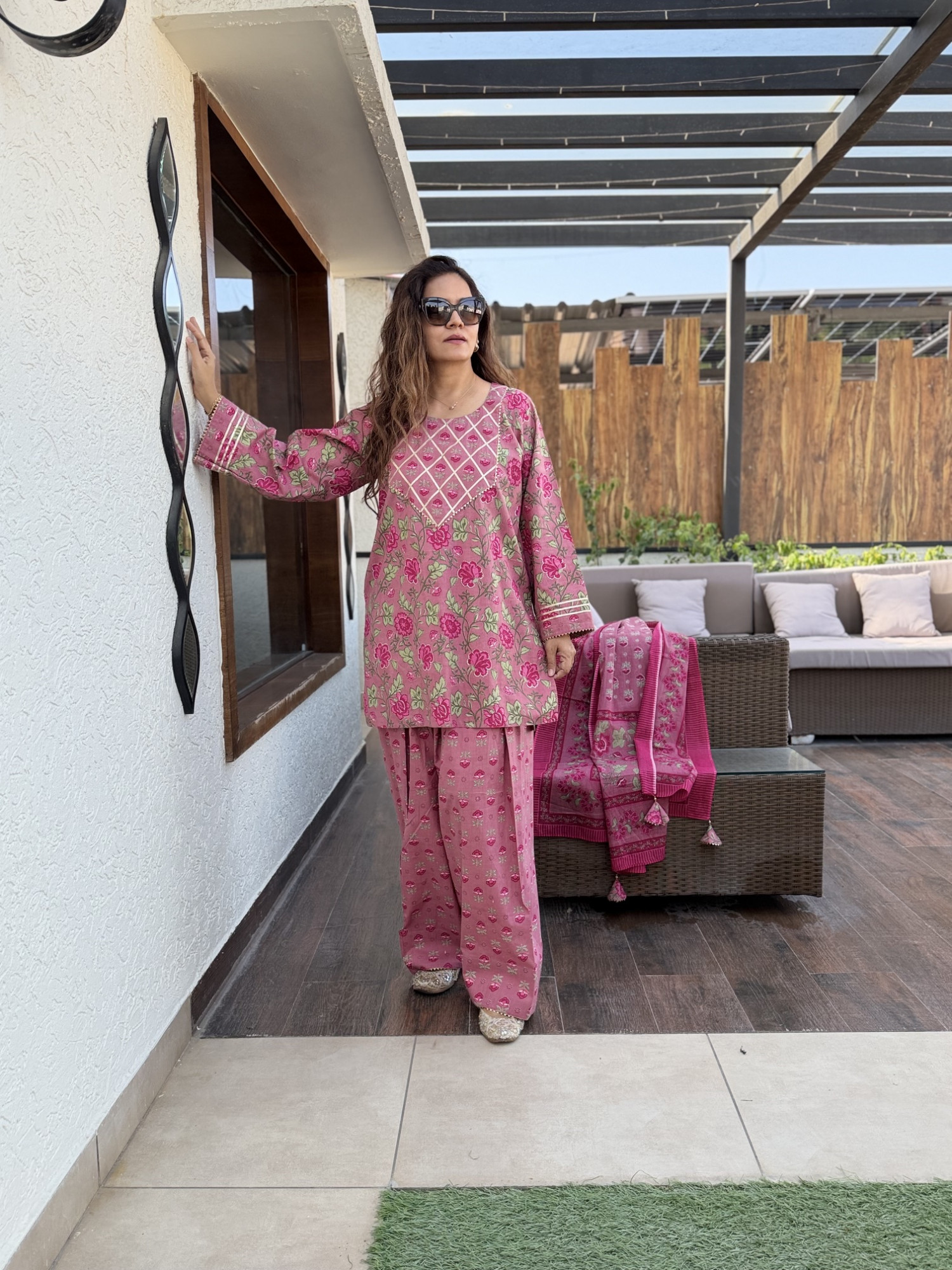 Mehek Farshi Suit