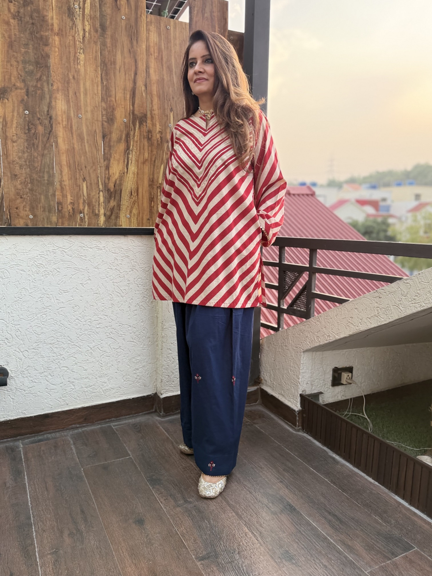 Abstract Waves Farshi Suit