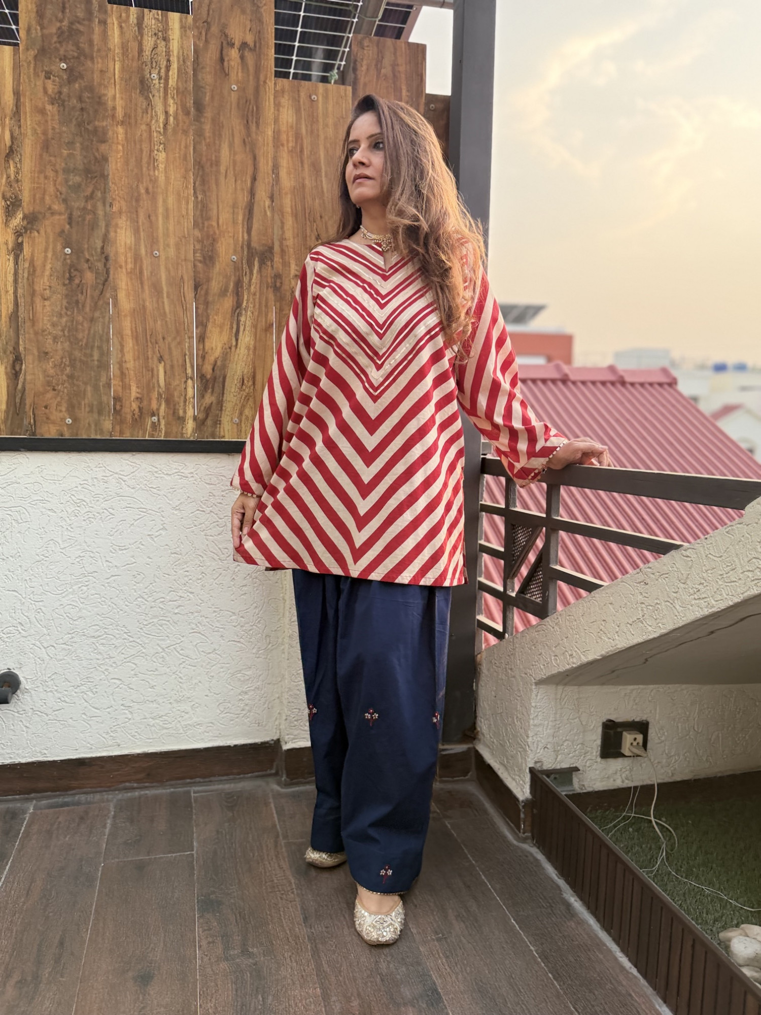 Abstract Waves Farshi Suit