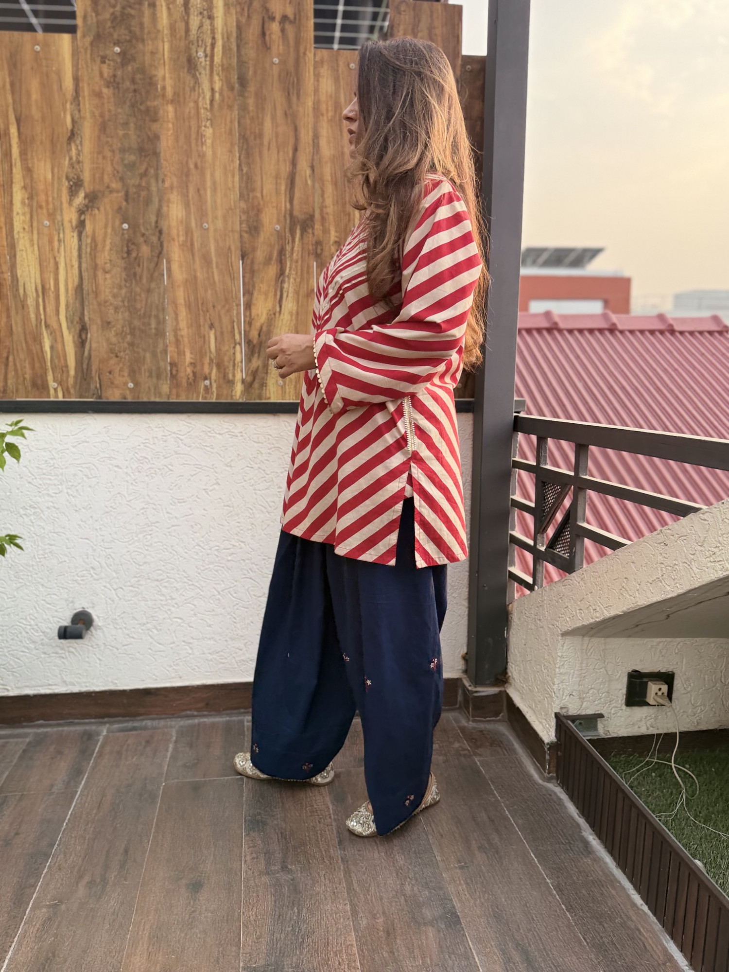 Abstract Waves Farshi Suit