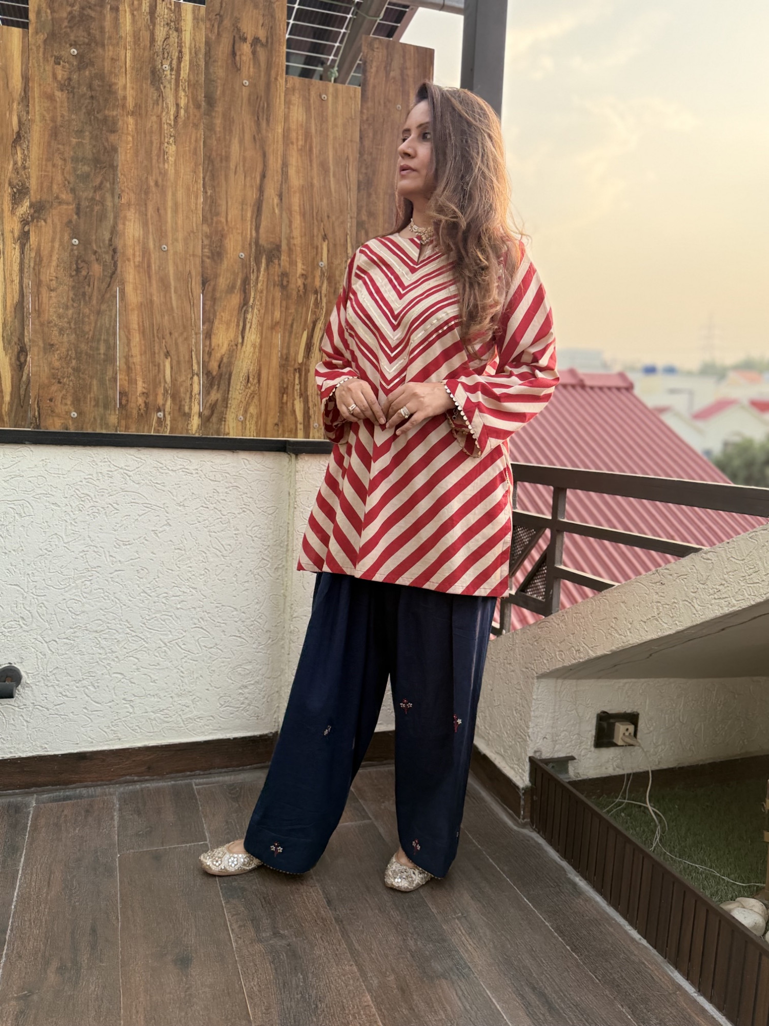 Abstract Waves Farshi Suit