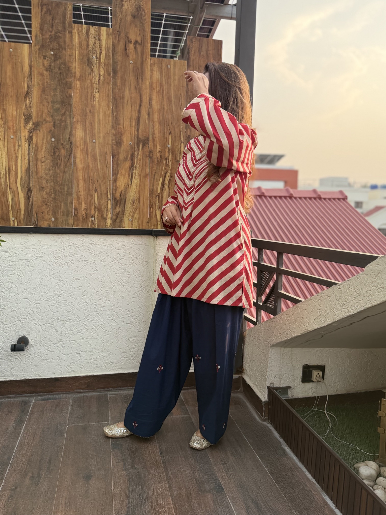 Abstract Waves Farshi Suit
