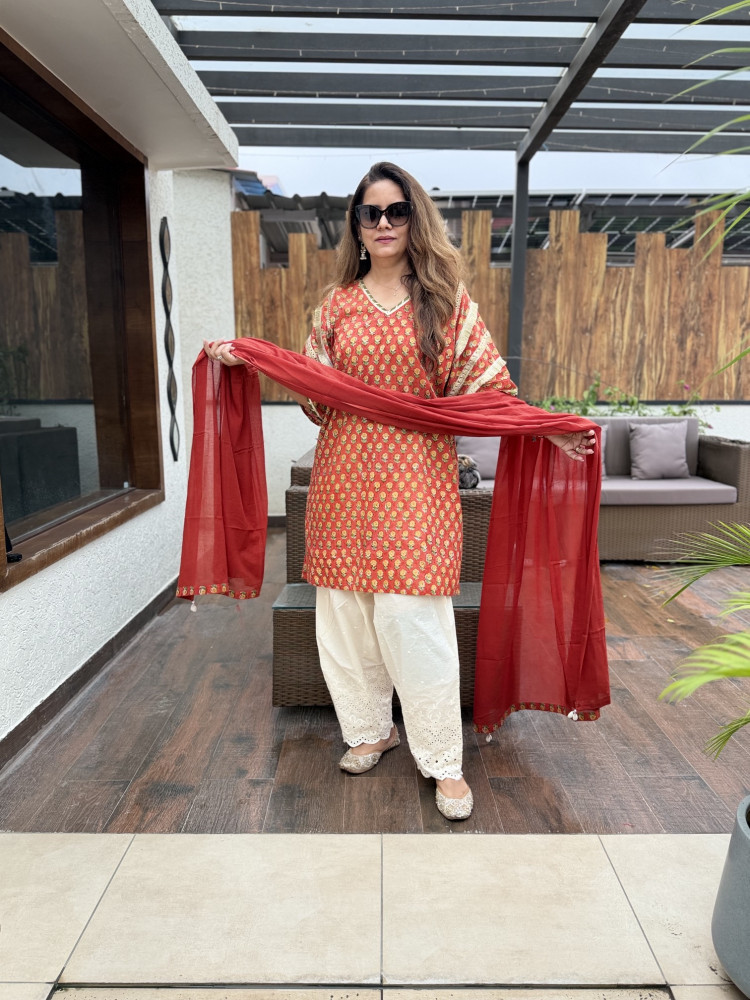 Image of Gulabri Cotton Suit
