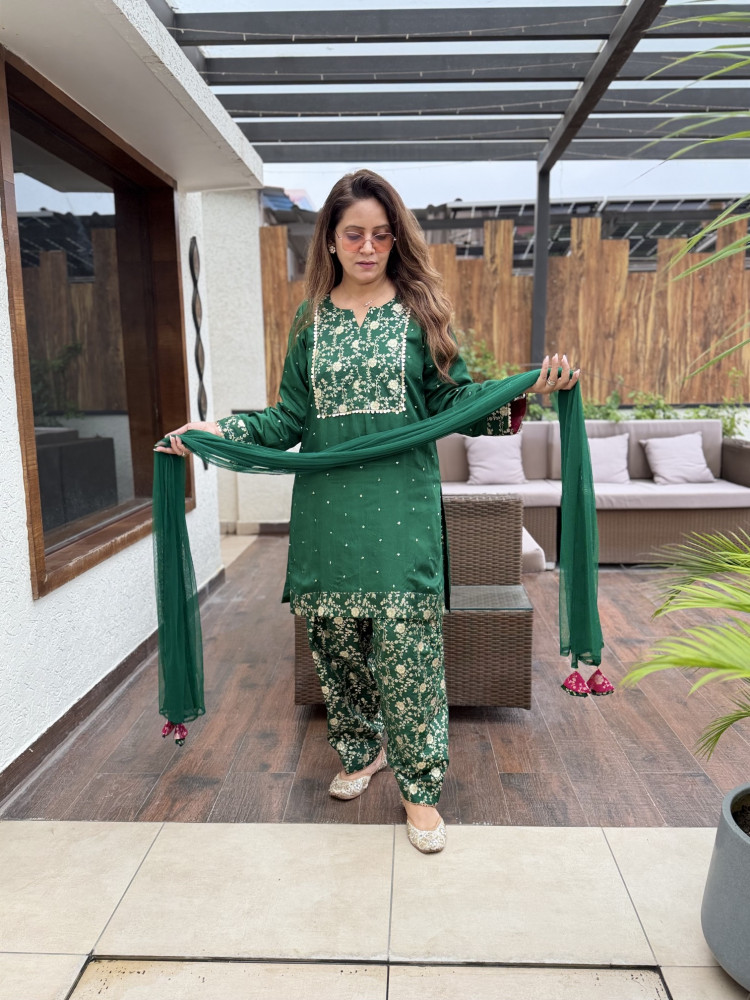 Image of Noorani Banarasi Suit