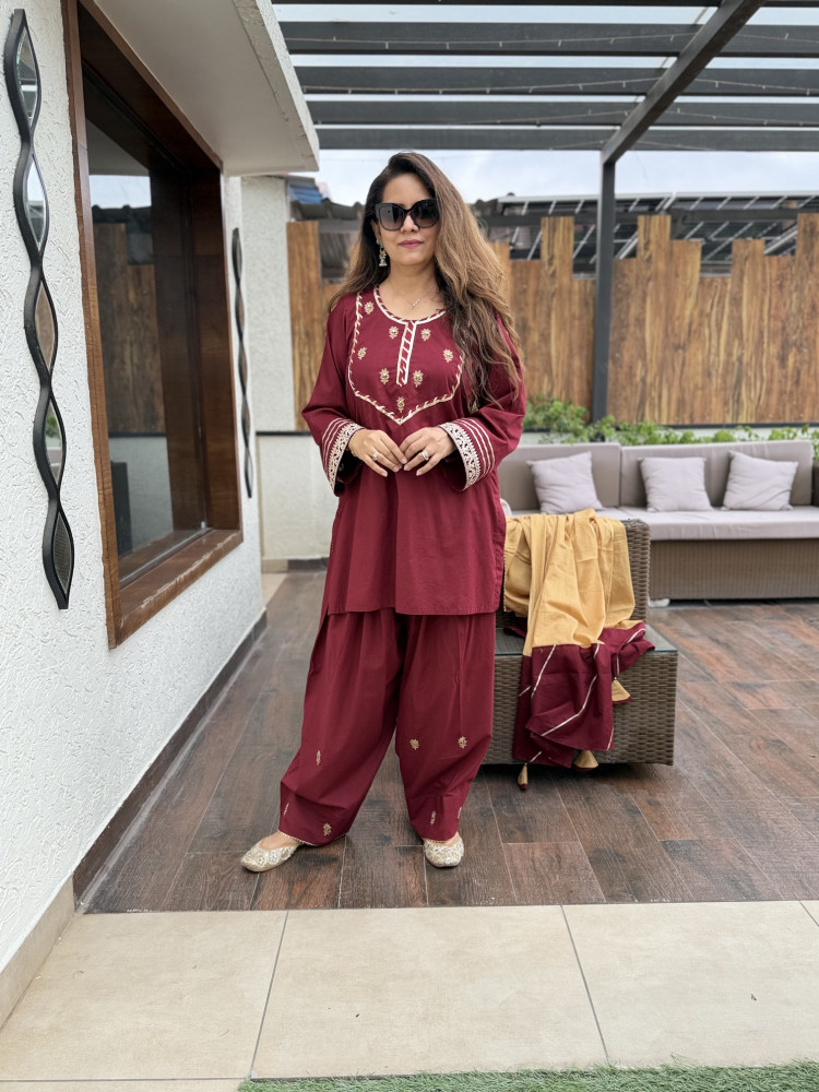 Image of Aarohi Farshi Suit