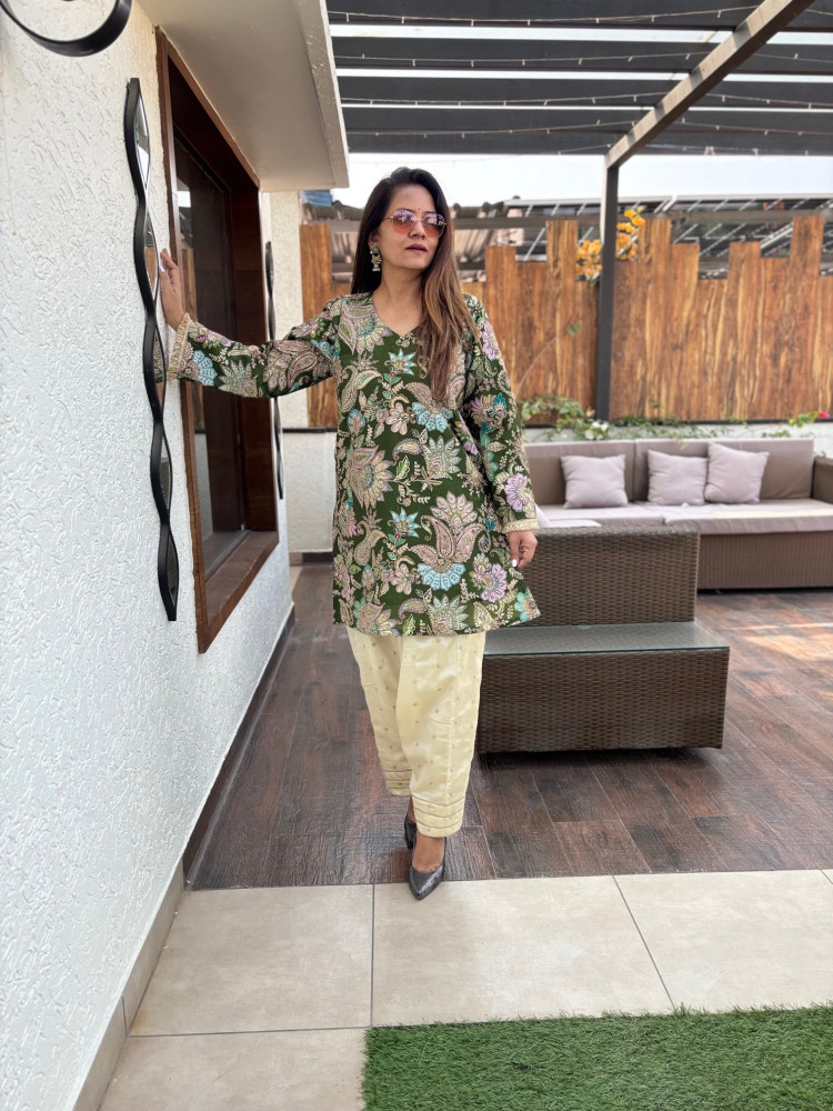 Image of Anamika Crepe Suit