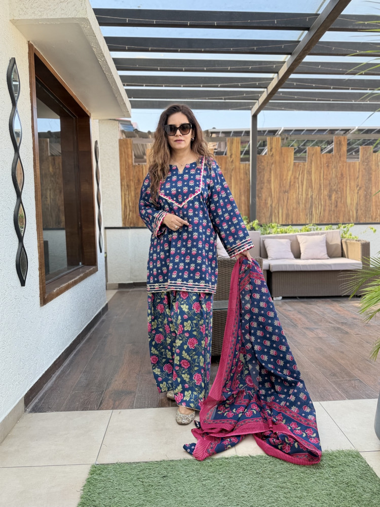 Image of Gulzar Farshi Suit