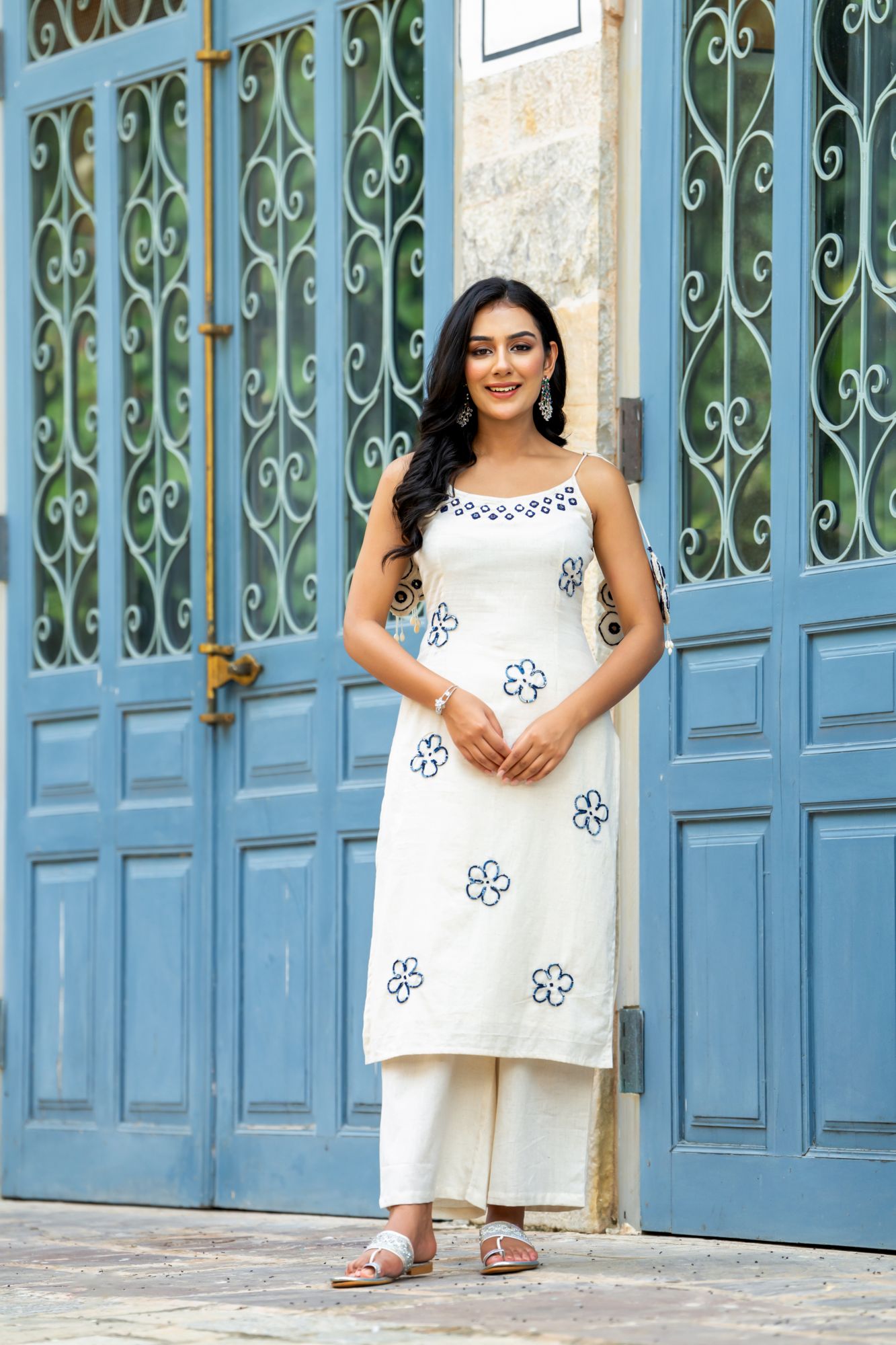 IVORY THREAD ELEGANCE KURTA SET
