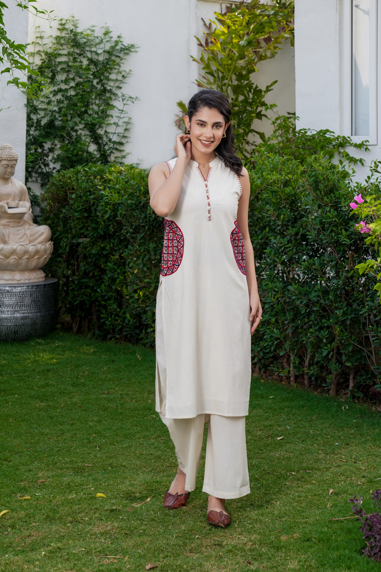 NOORIKA CREAM PATCH EMBROIDERED FLEX