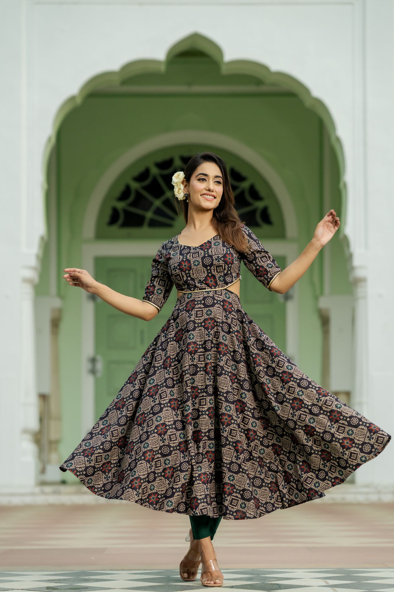 VINTAGE NOIR ANARKALI SUIT SET