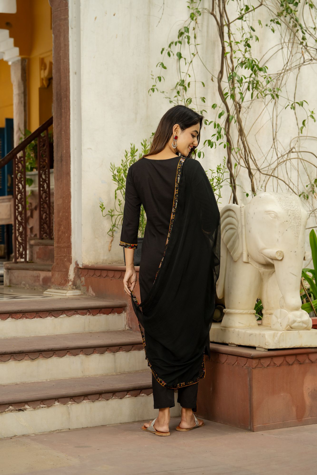 MAJESTIC BLACK KURTA SET
