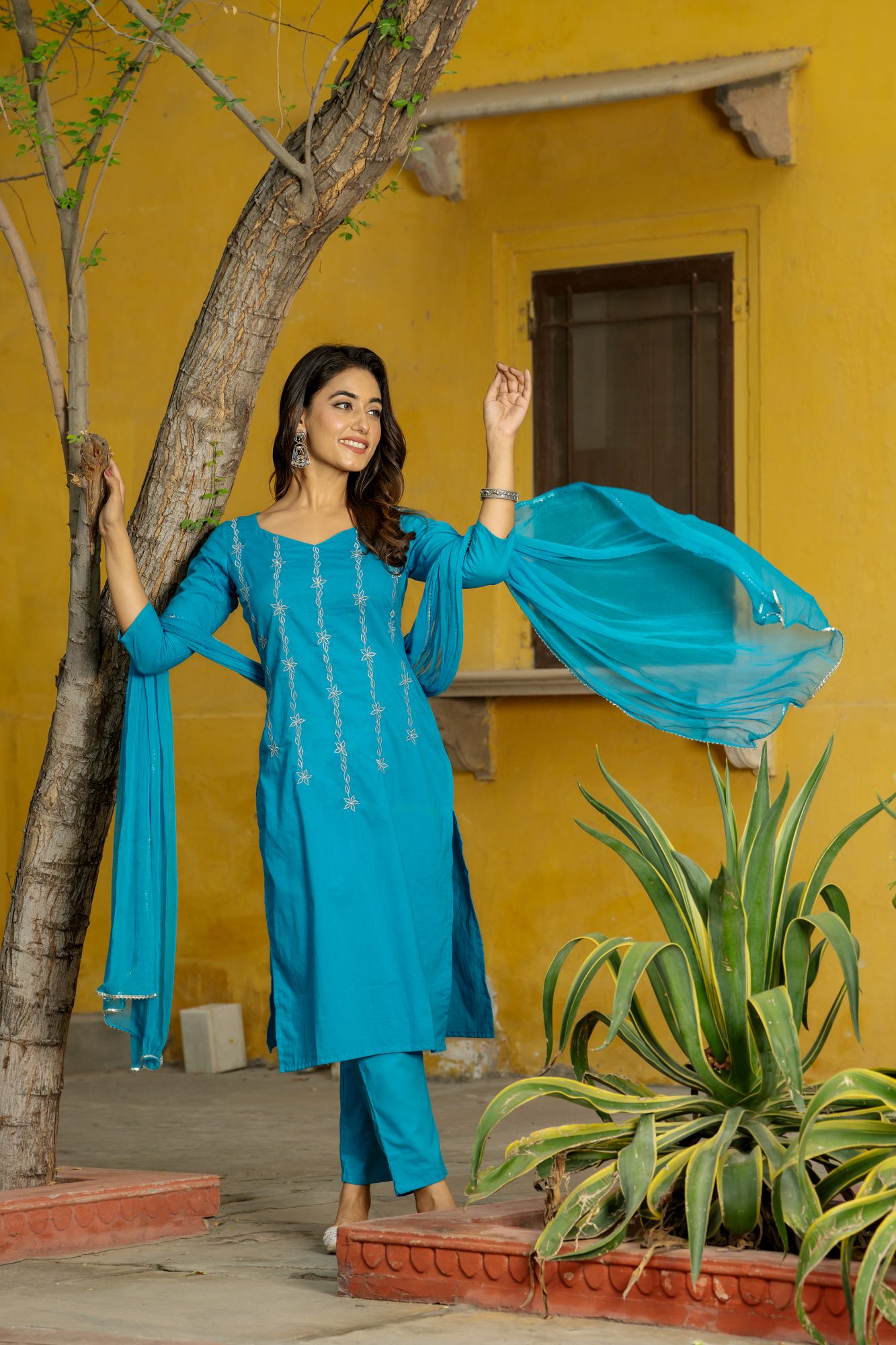 RADIANT TURQUOISE ZARI KURTA SET
