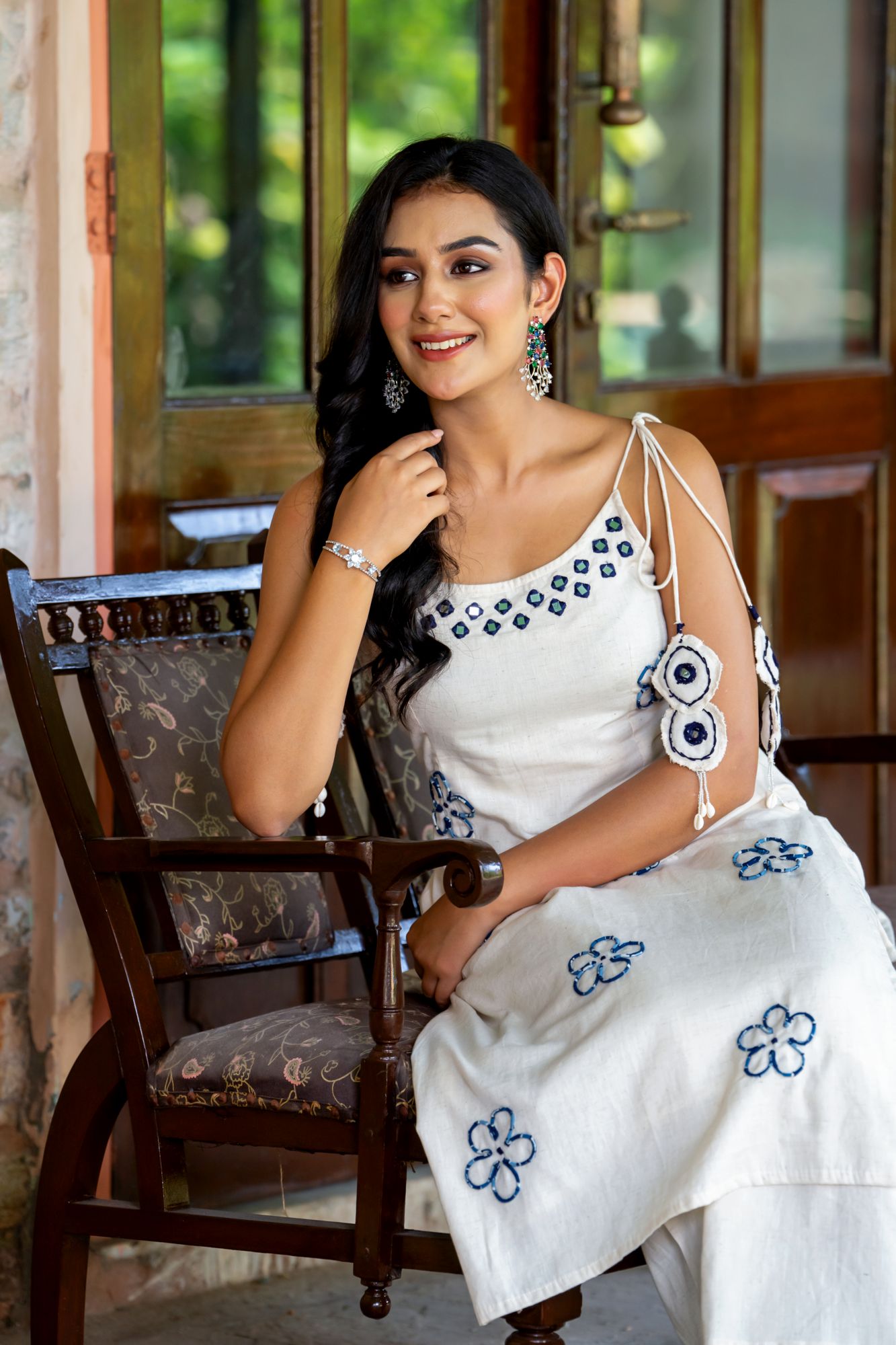 IVORY THREAD ELEGANCE KURTA SET