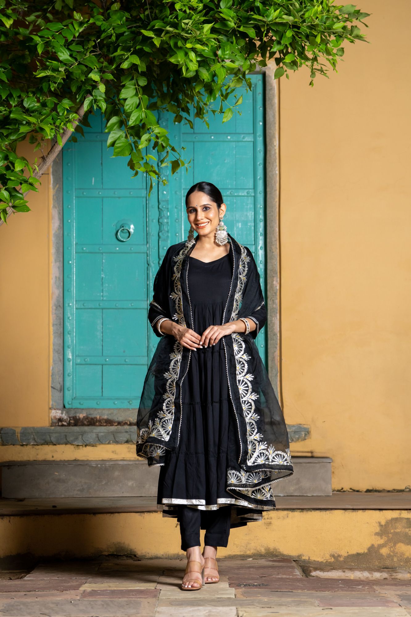 BLACK REGAL GOTA SUIT SET