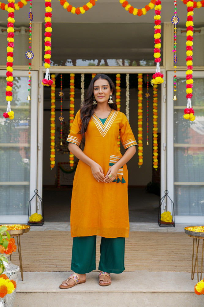 Image of MUSTARD GLEAM KURTA SET