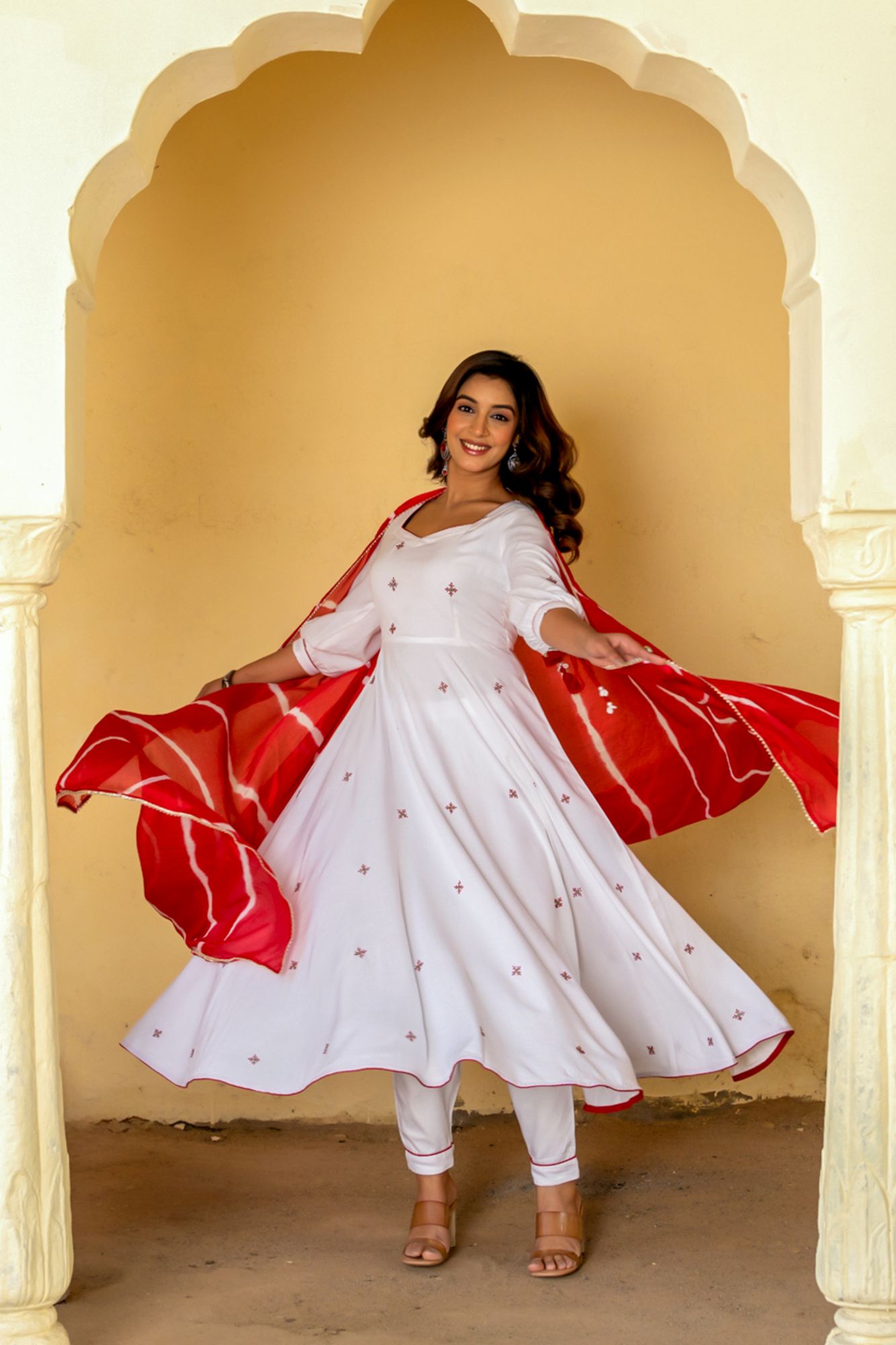 LEHERIANA EMBROIDERED SUIT SET