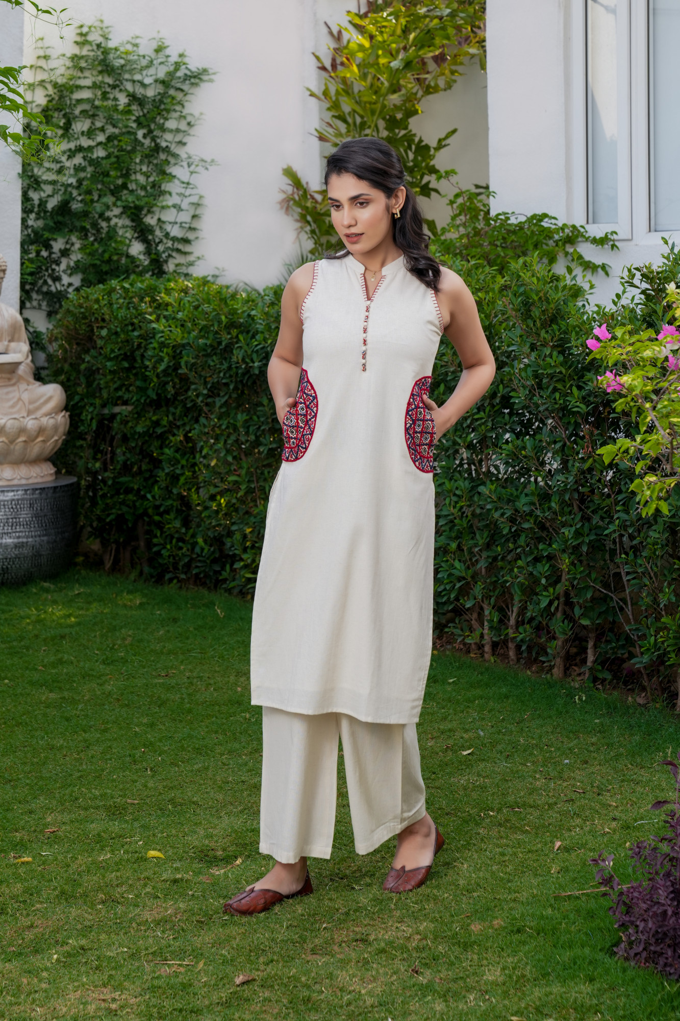 NOORIKA CREAM PATCH EMBROIDERED FLEX