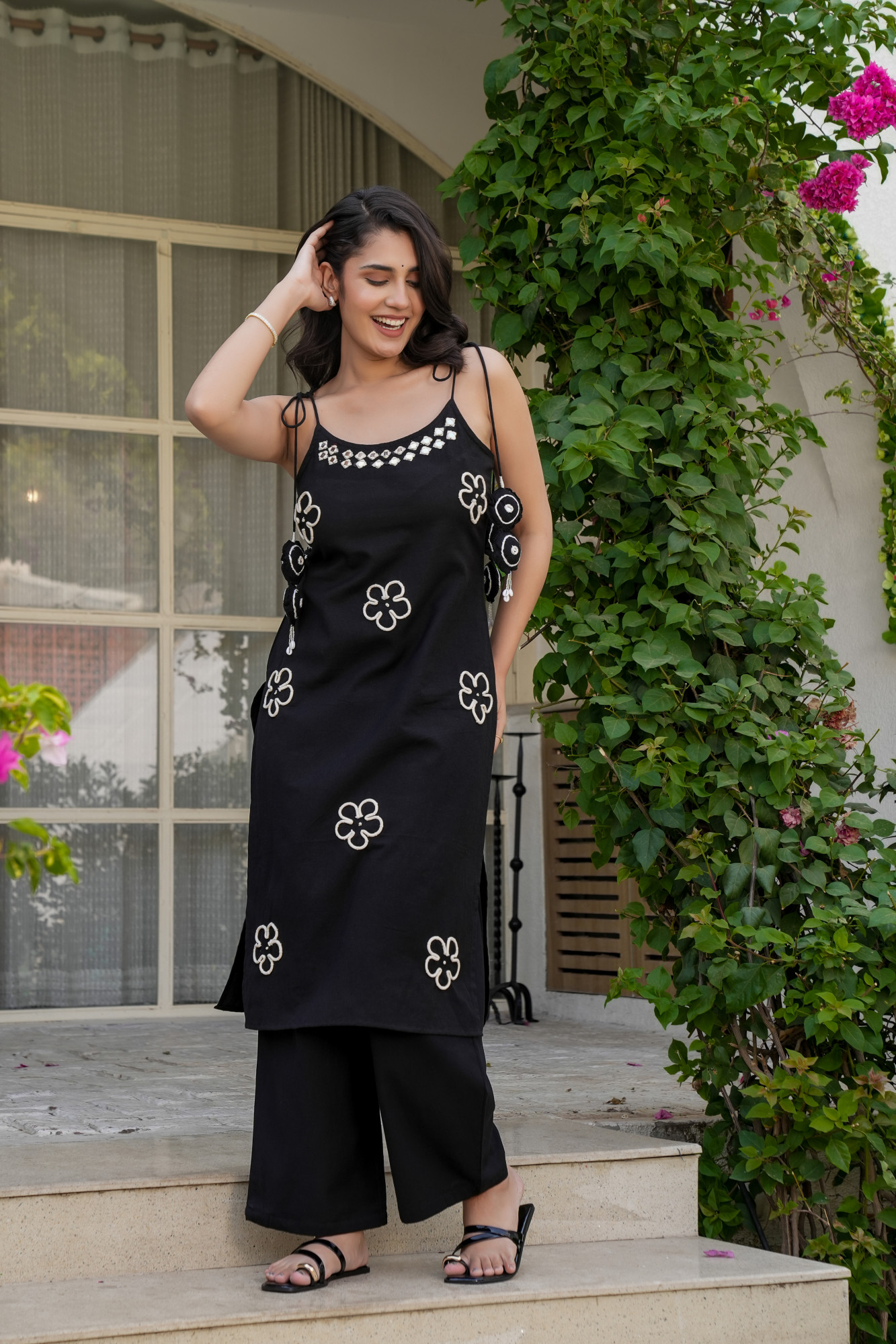 BLACK THREAD ELEGANCE KURTA SET