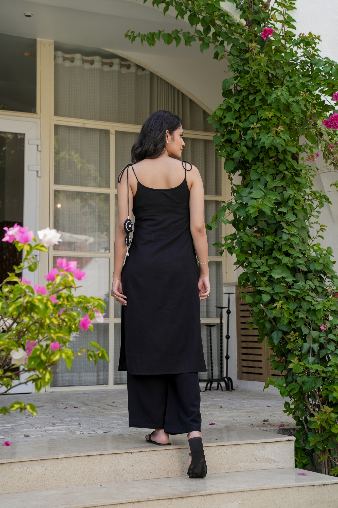 BLACK THREAD ELEGANCE KURTA SET