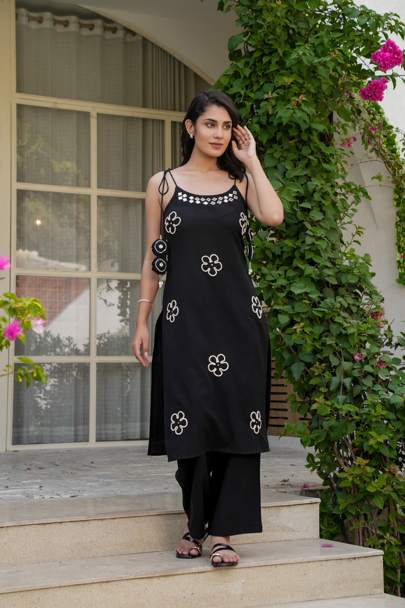 BLACK THREAD ELEGANCE KURTA SET