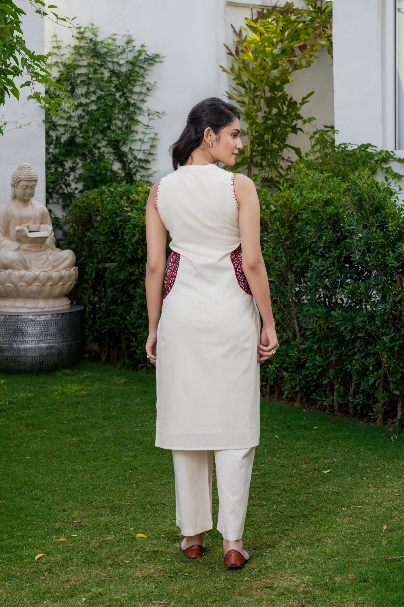 NOORIKA CREAM PATCH EMBROIDERED FLEX