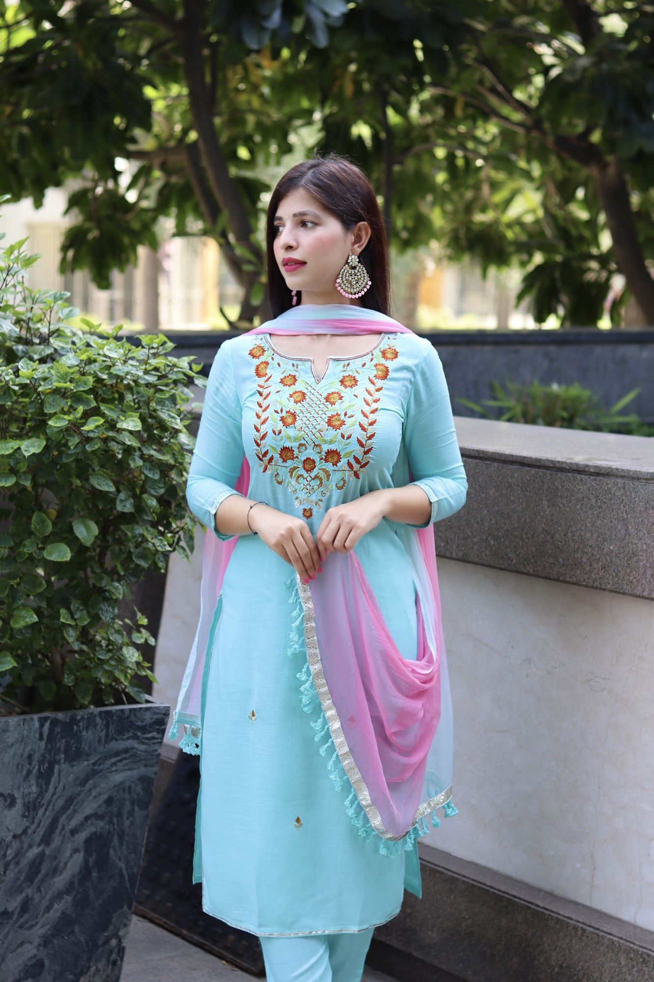 TURQUOISE EMBROIDERED KURTA SET