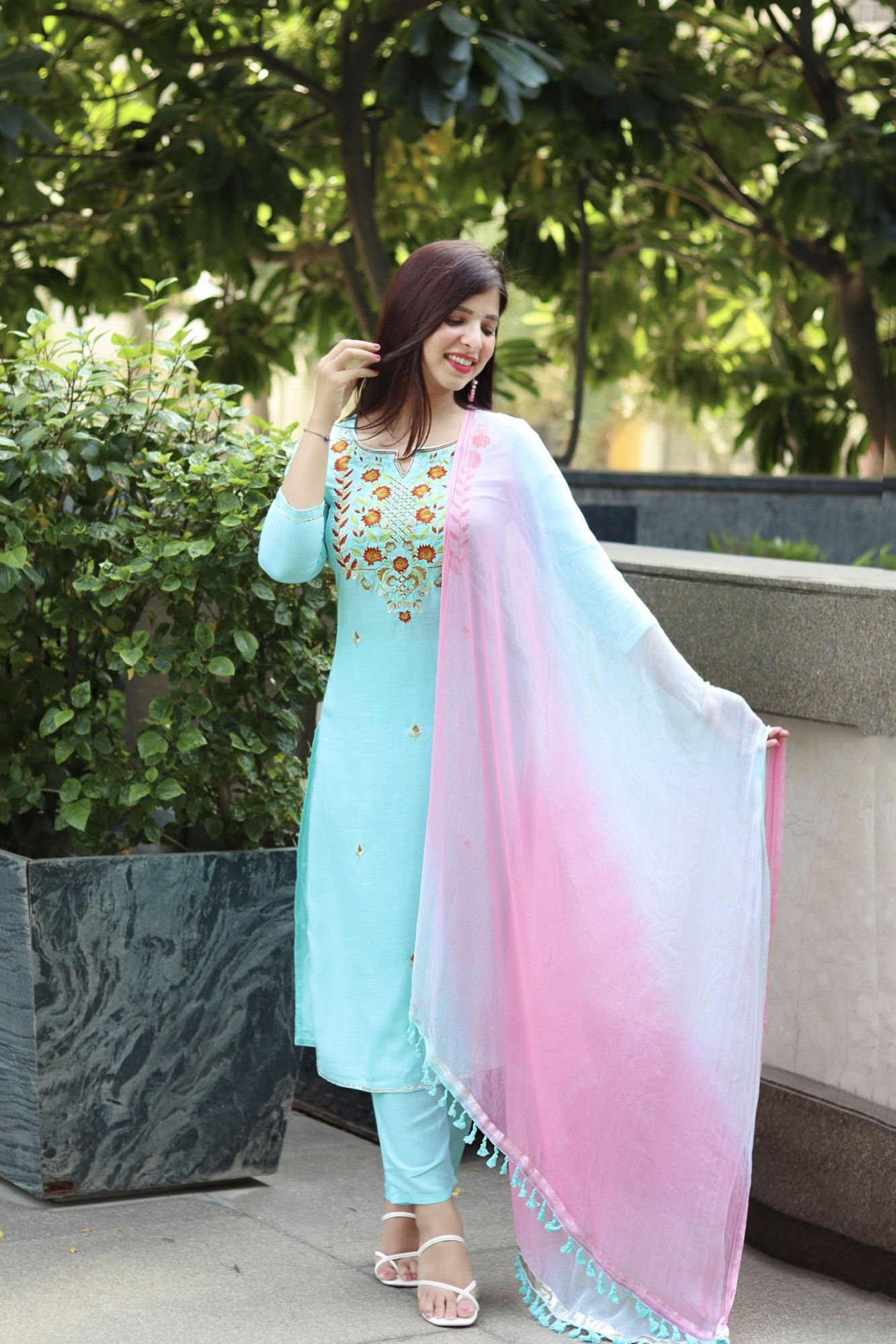 TURQUOISE EMBROIDERED KURTA SET