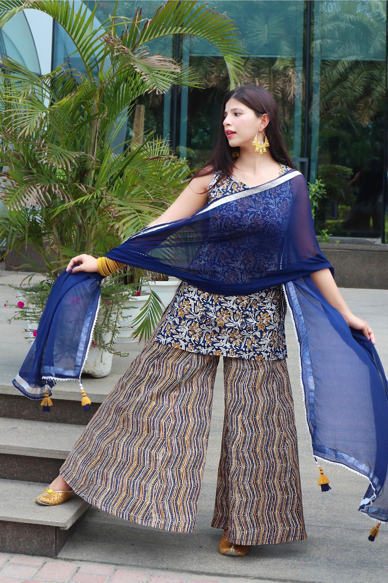 MODEST BACKLESS KURTA SET