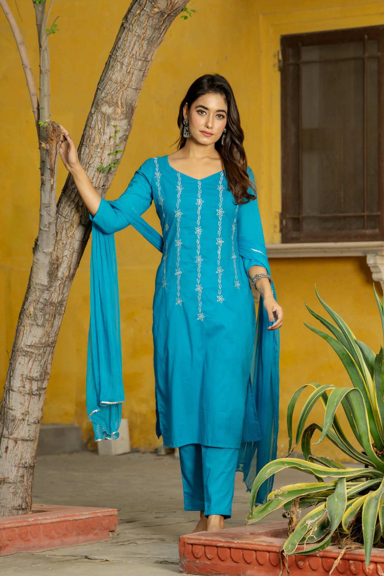 RADIANT TURQUOISE ZARI KURTA SET