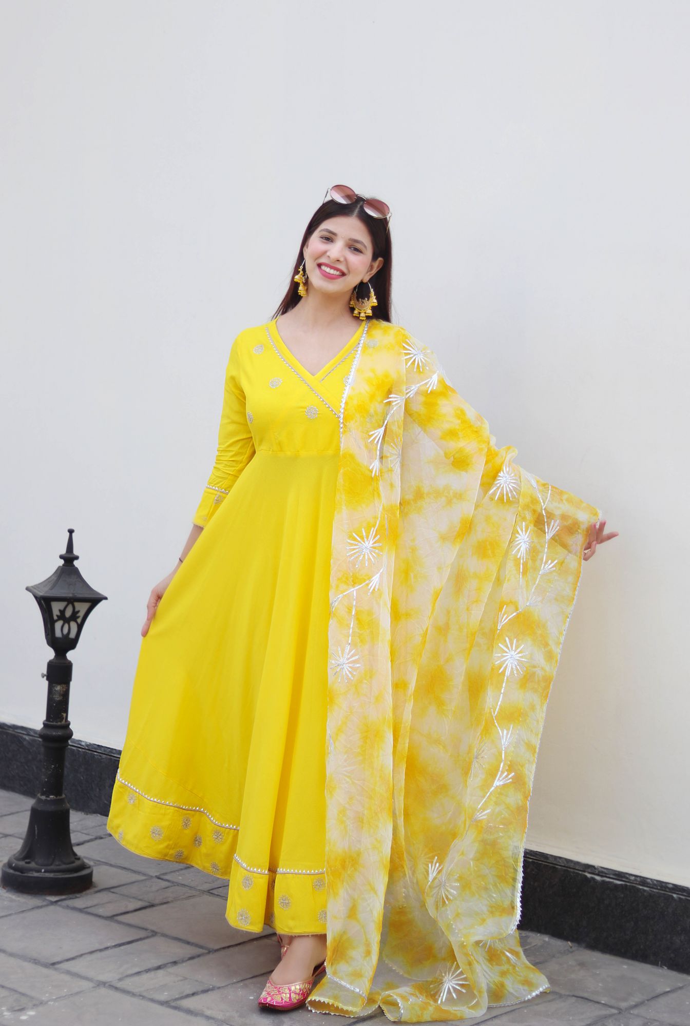 CHIC YELLOW EMBROIDERED TIE-DYE SUIT SET