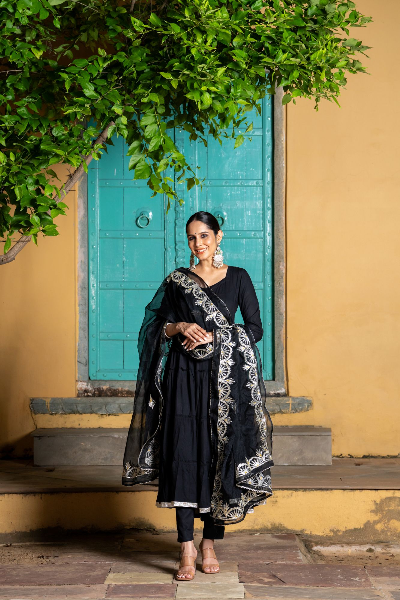 BLACK REGAL GOTA SUIT SET