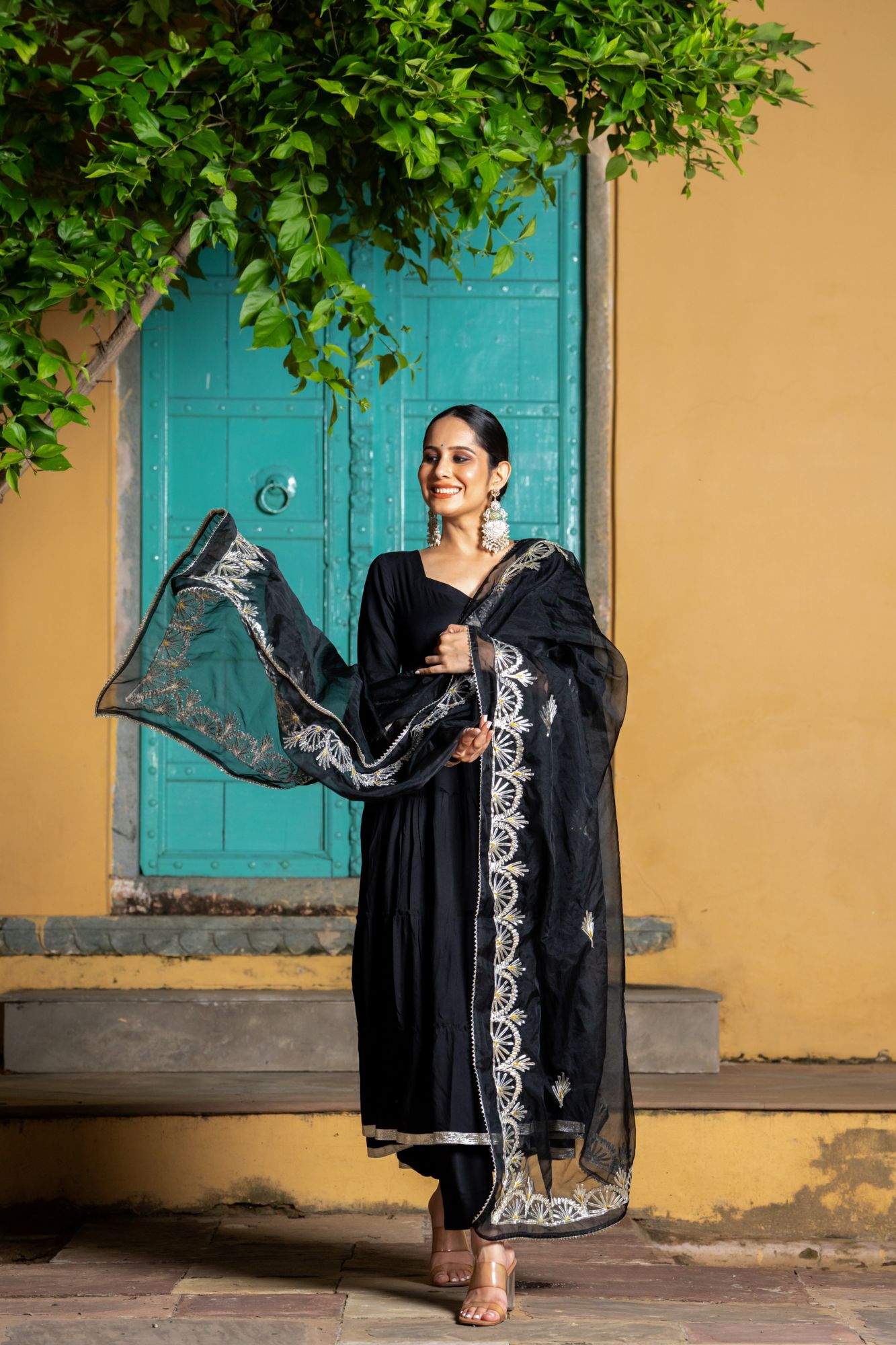 BLACK REGAL GOTA SUIT SET