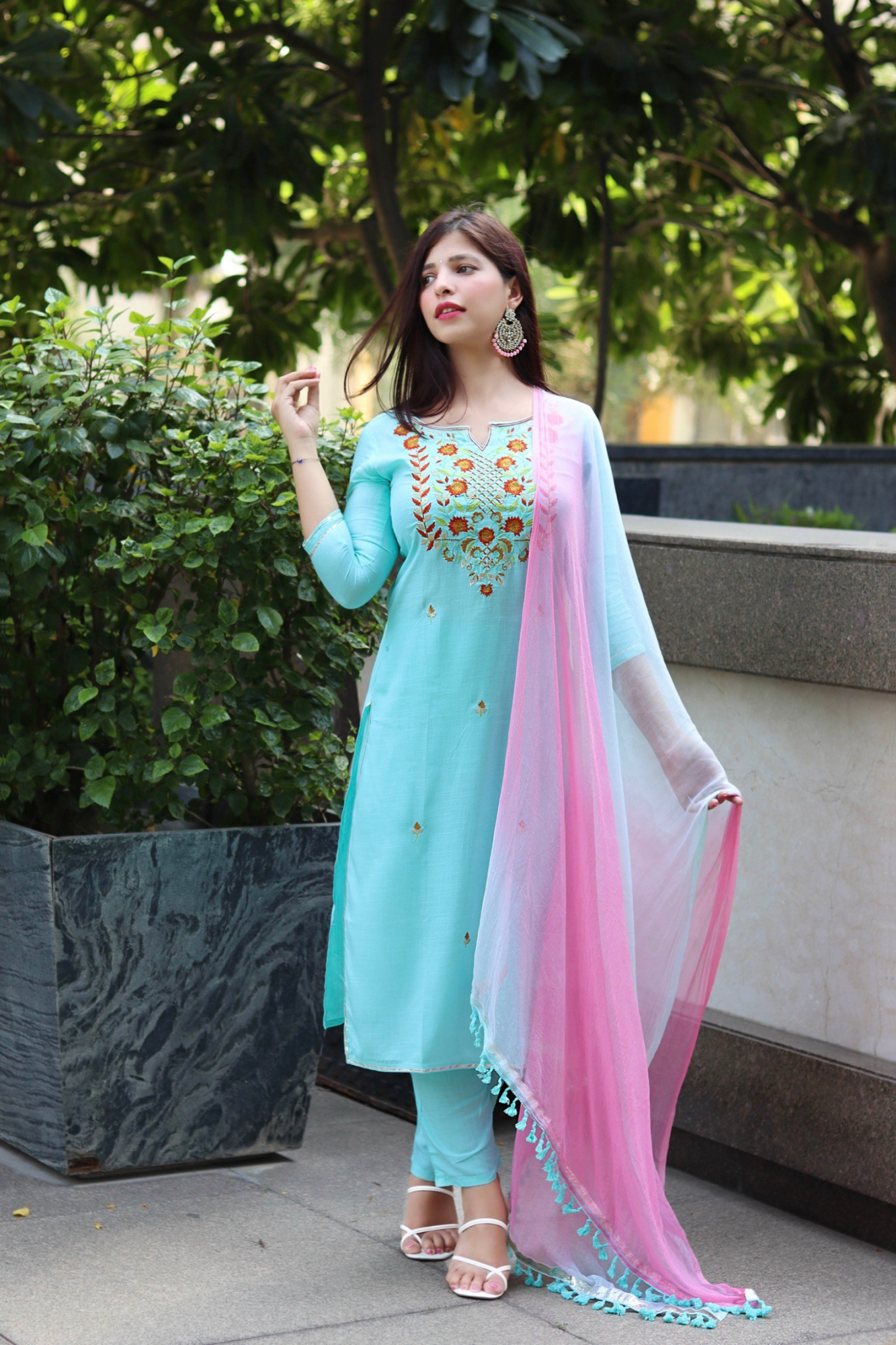 TURQUOISE EMBROIDERED KURTA SET