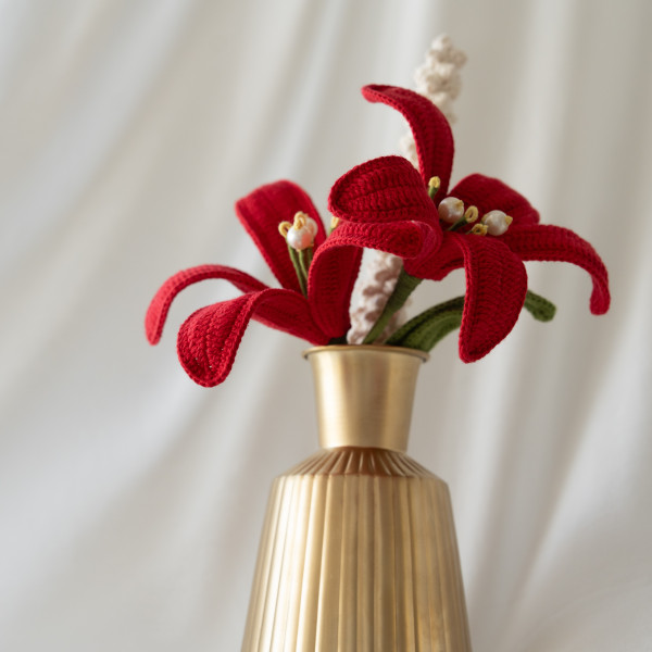 Embellished Lily Vase Red