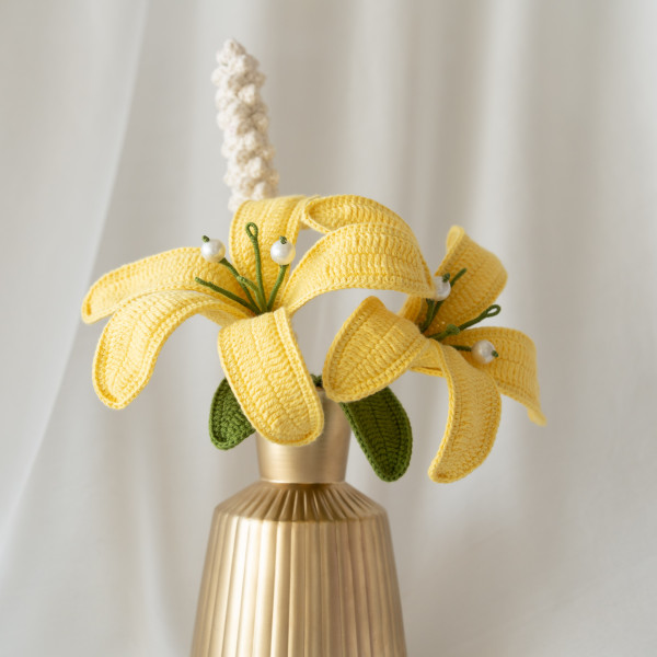 Embellished Lily Vase Yellow