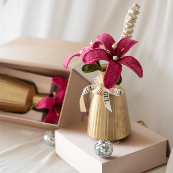 Embellished Lily Vase Pink