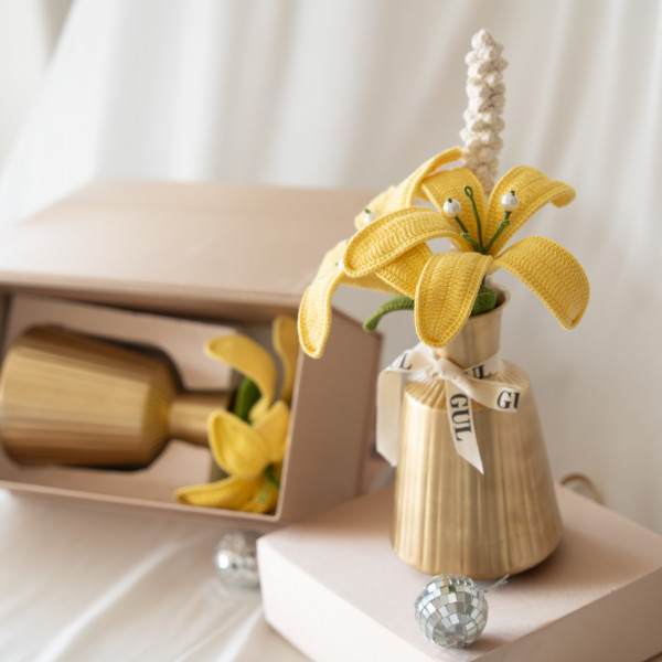 Embellished Lily Vase - Yellow