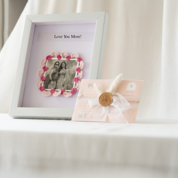 Nostalgia Crochet Frame - Pink