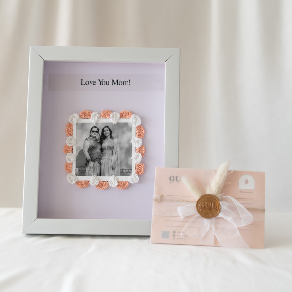 Nostalgia Crochet Frame - Peach